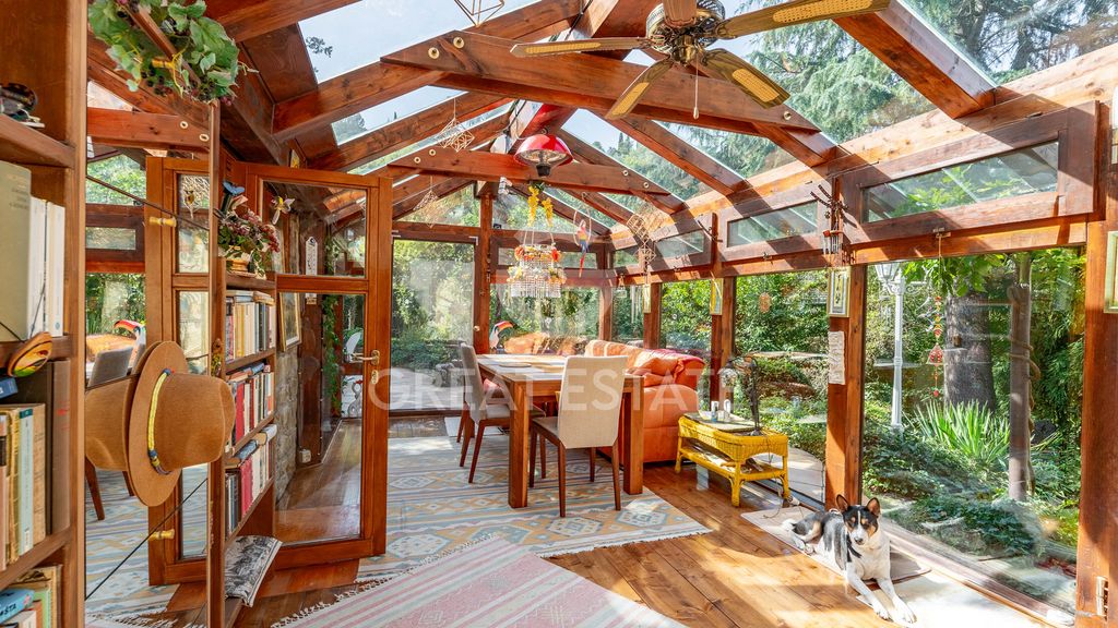 Property photo 2 of 40 Interiors