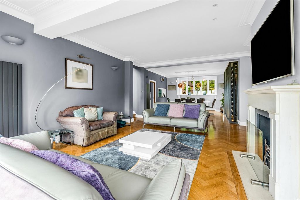 Additional image 7 of 6 bed detached house for saleThe Ridgeway, Cuffley EN6
