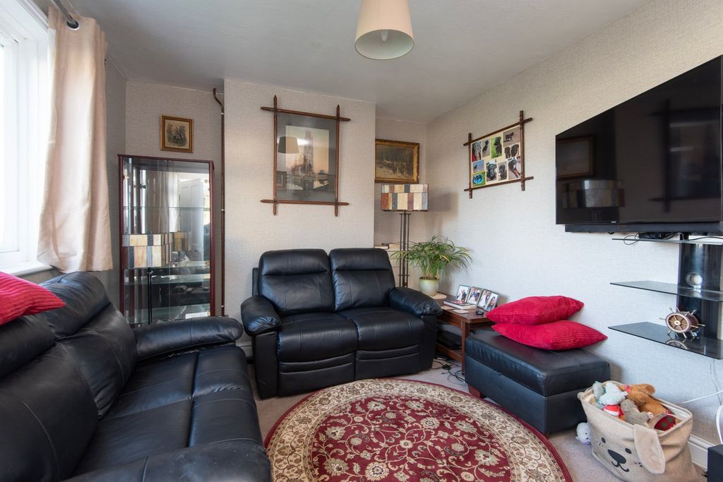 Property photo 3 of 14