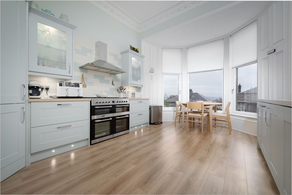 Property photo 3 of 34