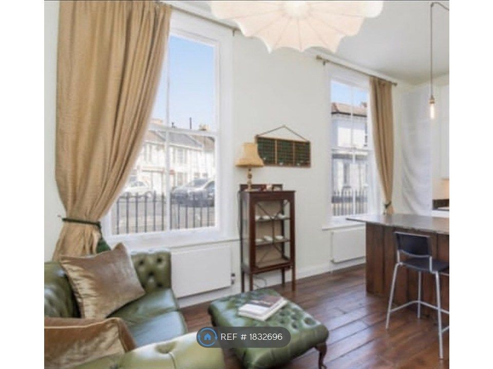 Property photo 2 of 19 Living / Dining Room