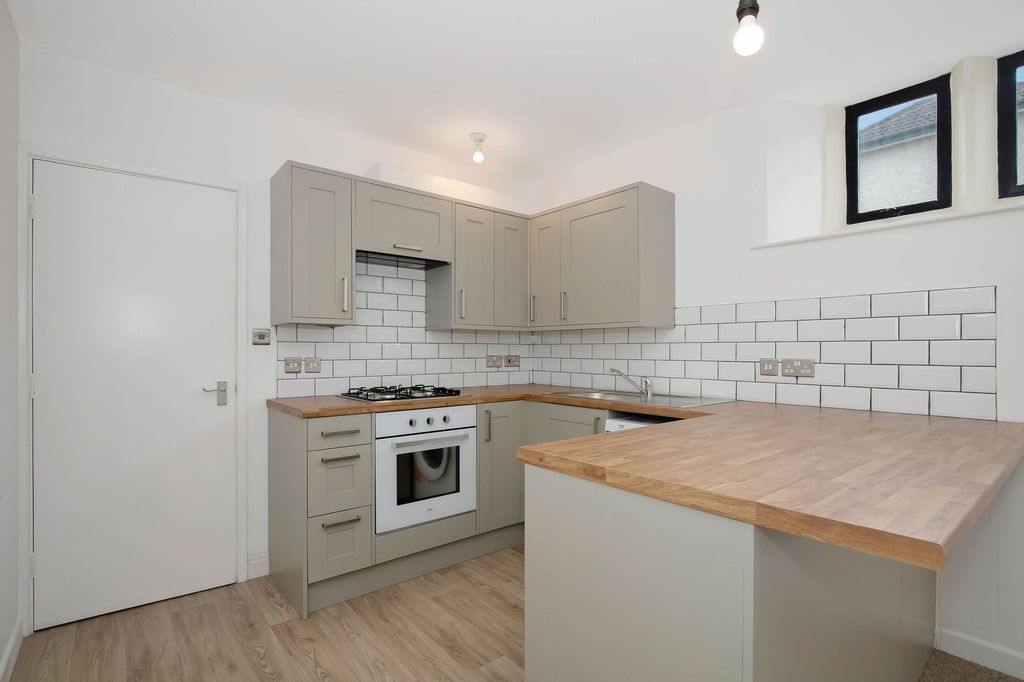 Property photo 3 of 24