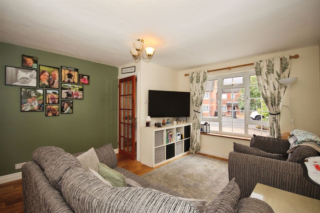 Property photo 2 of 11