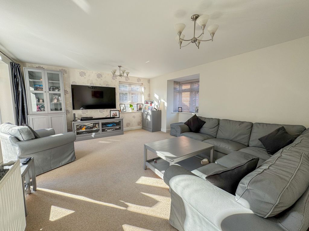 Property photo 2 of 39