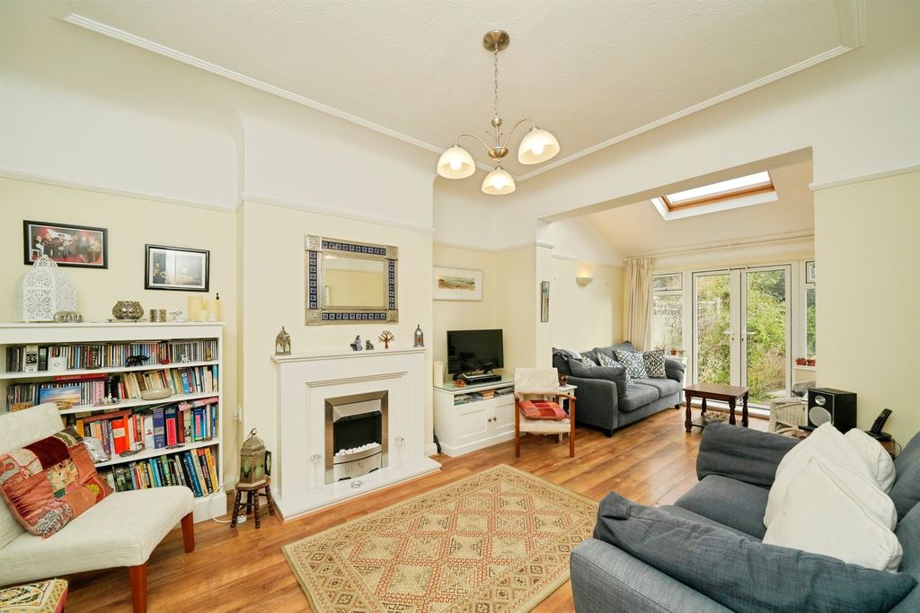 Property photo 2 of 17