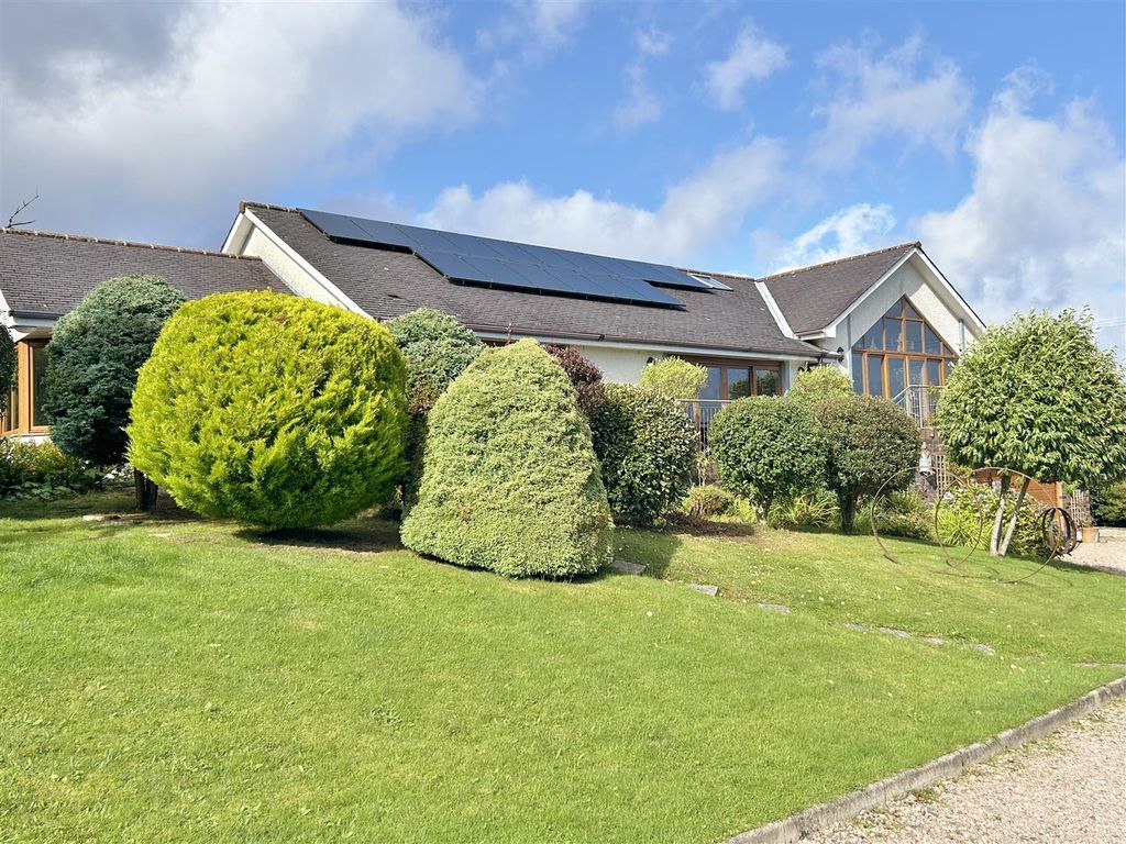 Property photo 3 of 69 Mainslea Front Gardens