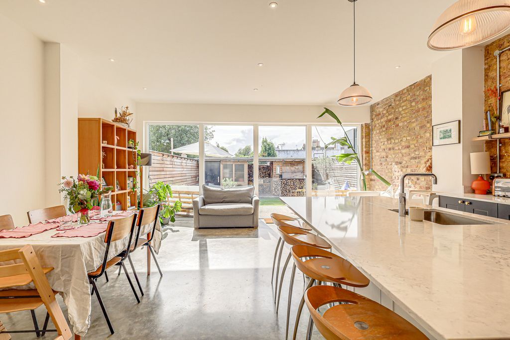 Property photo 1 of 29