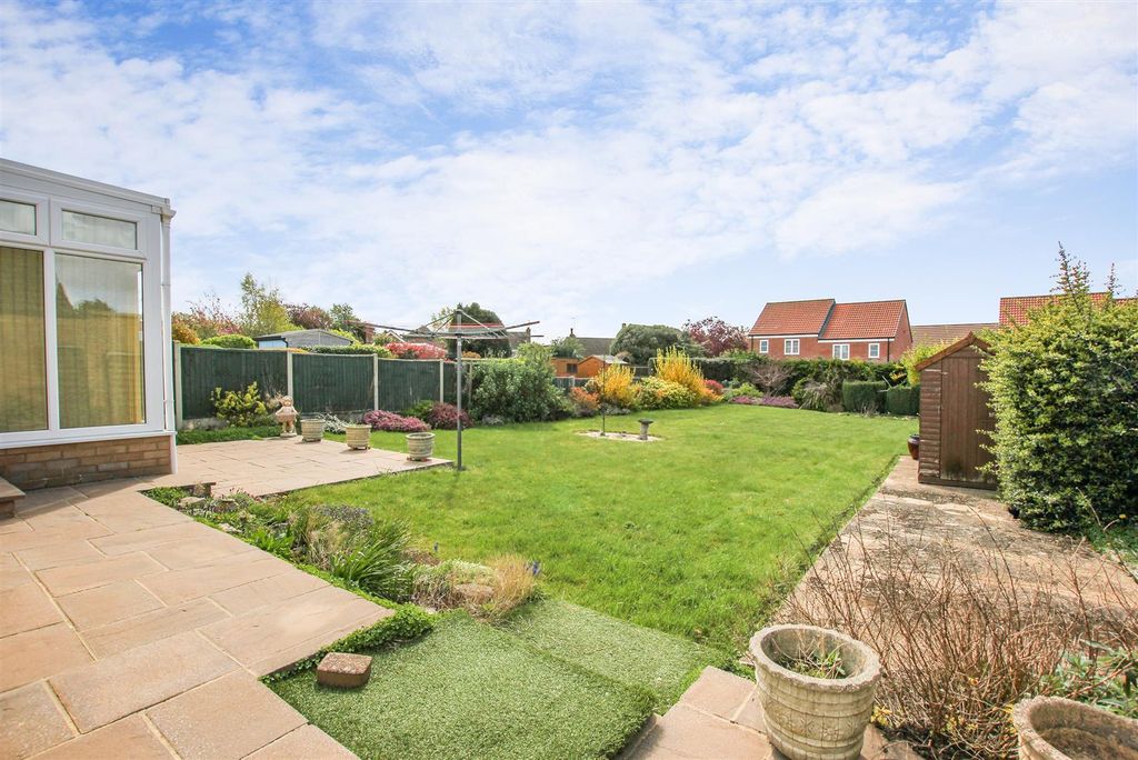 Property photo 2 of 21 Garden