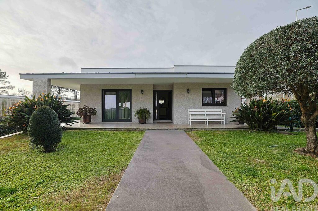 Property photo 2 of 39
