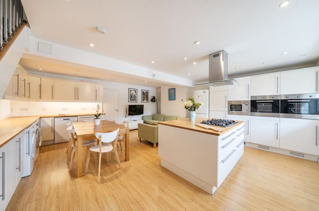 Property photo 2 of 13 Kitchen/Dining Room