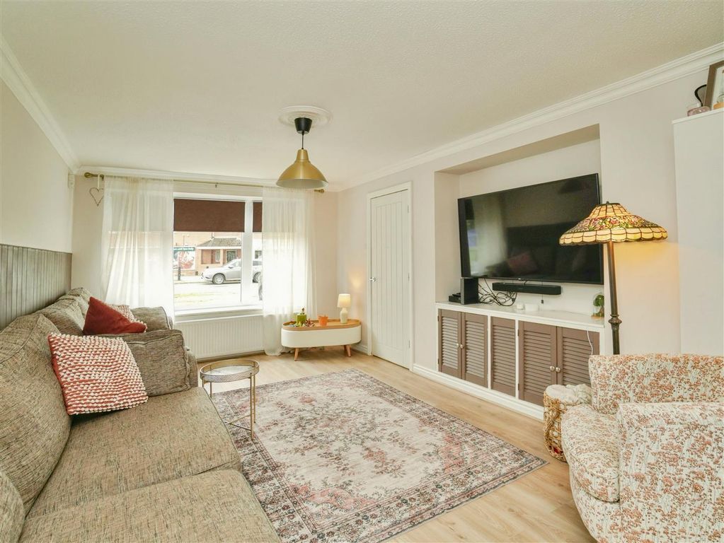 Property photo 2 of 27 Living Room