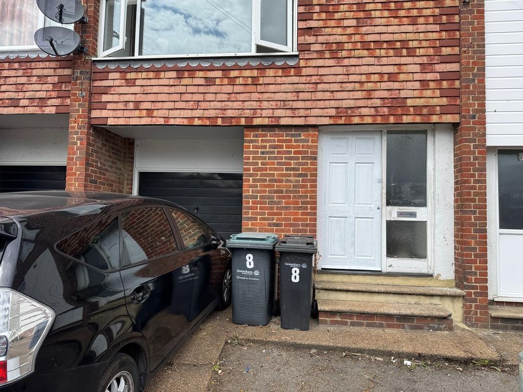 Property photo 1 of 7 2 Bedroom House In Gravesend