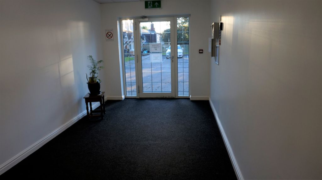 Property photo 2 of 14 Communal Hallway Entrance