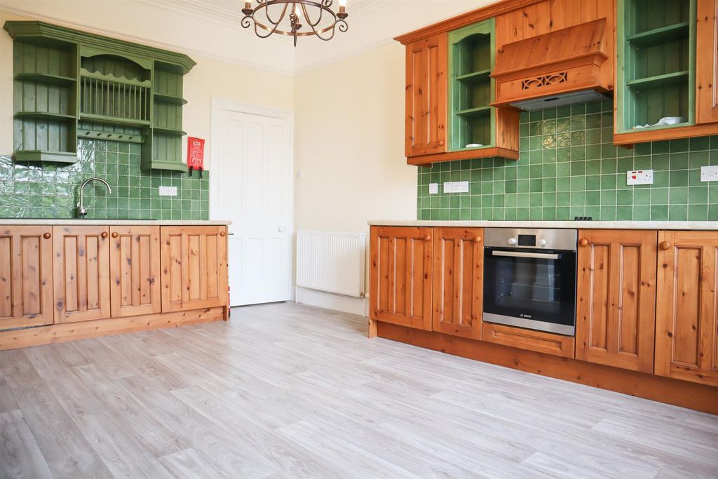 Property photo 2 of 10 Kitchen/Diner