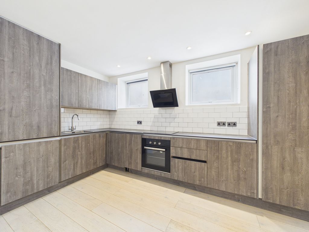 Property photo 2 of 6 Cam04693G0-Pr0109-Still004