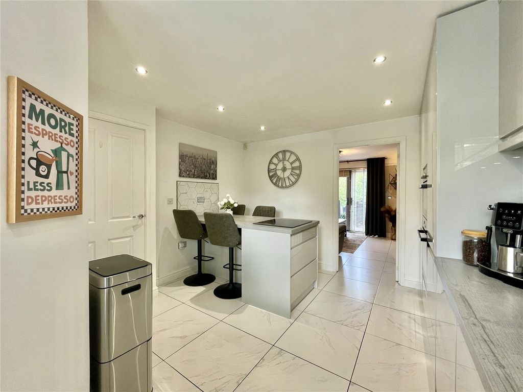 Property photo 3 of 28 Picture No. 33
