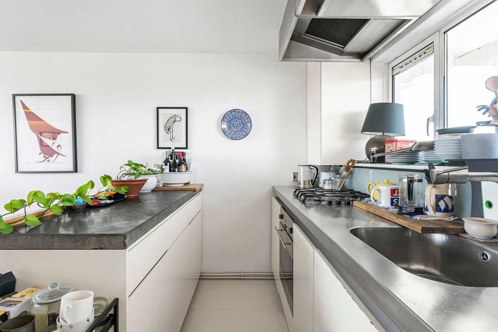 Property photo 2 of 18 Kitchen