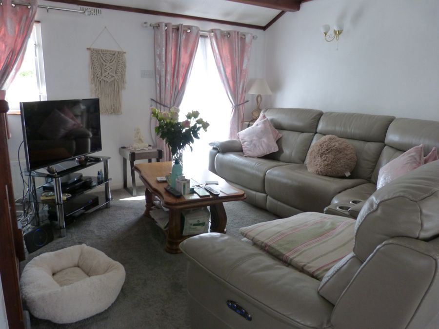 Property photo 2 of 23 Lounge