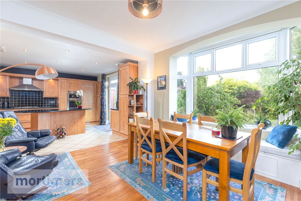 Property photo 3 of 33 Dining Kitchen
