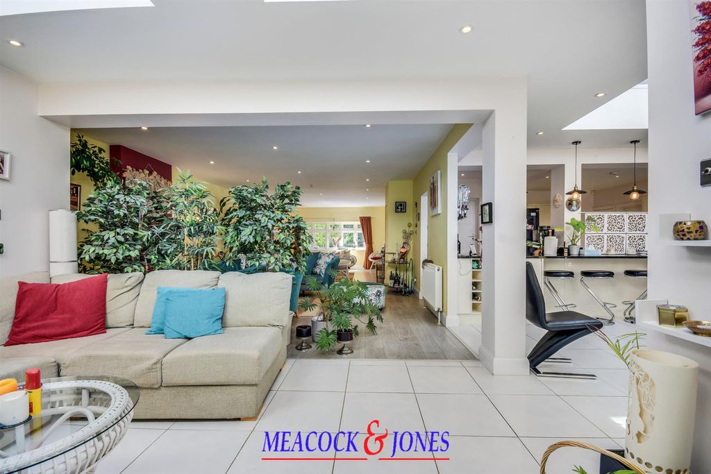 Additional image 10 of 5 bed detached house for saleHillwood Grove, Hutton Mount, Brentwood CM13