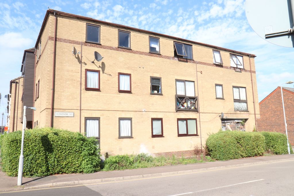 Property photo 1 of 8 Studio Flat For Sale