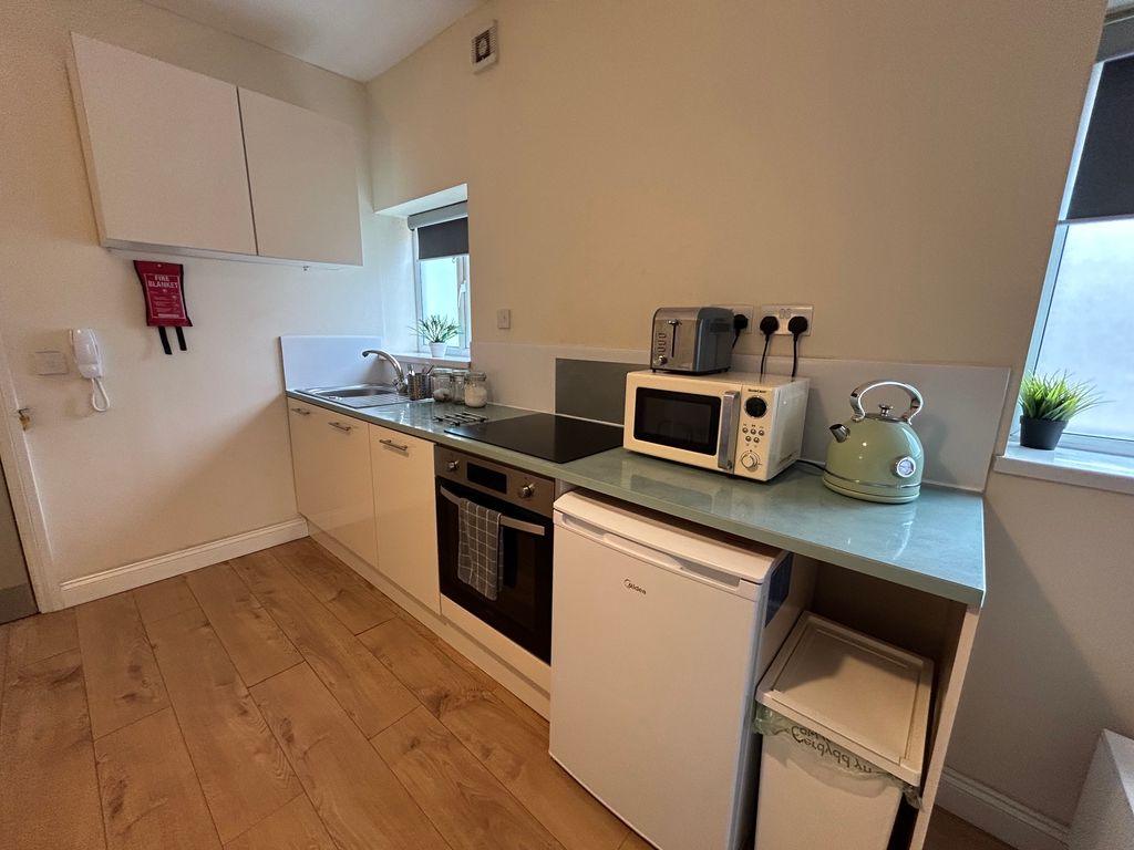 Property photo 3 of 8 Kitchen