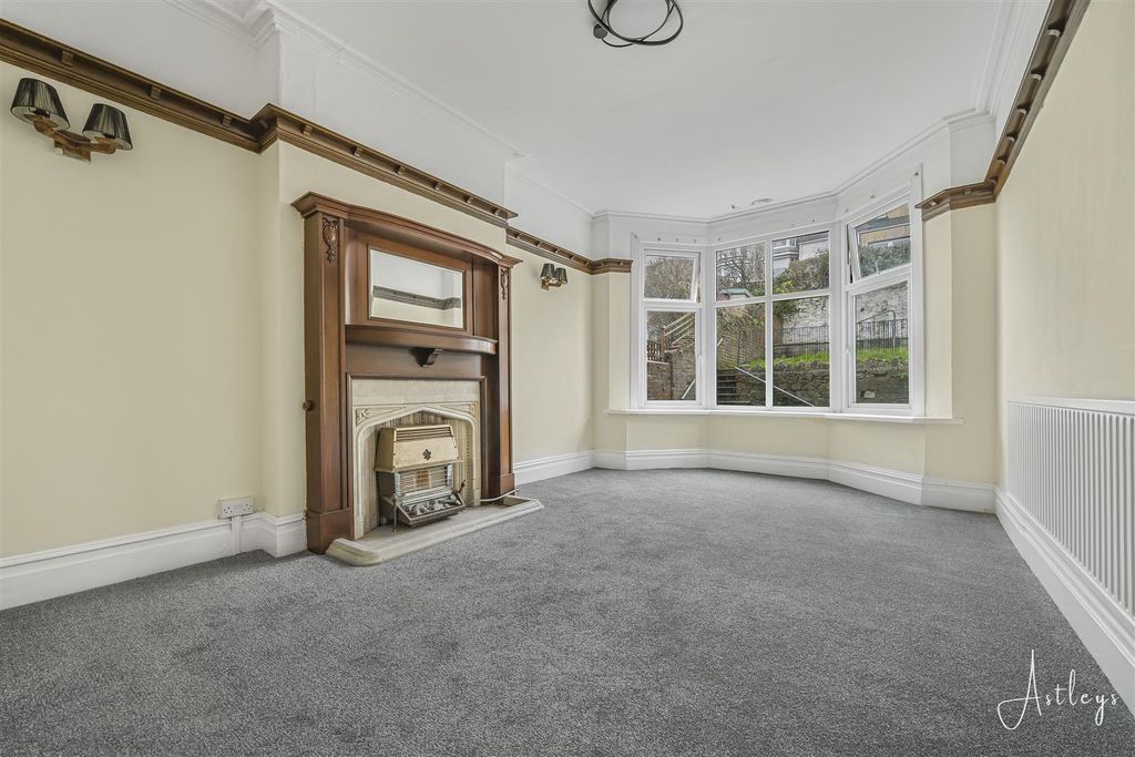 Property photo 2 of 20 Dining/Family Room