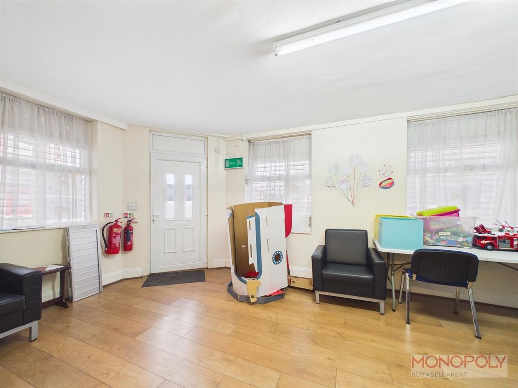 Property photo 2 of 37 Cam03815G0-Pr0465-Still004.Jpg