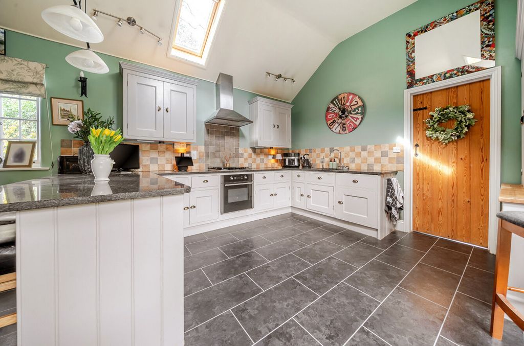 Property photo 3 of 20