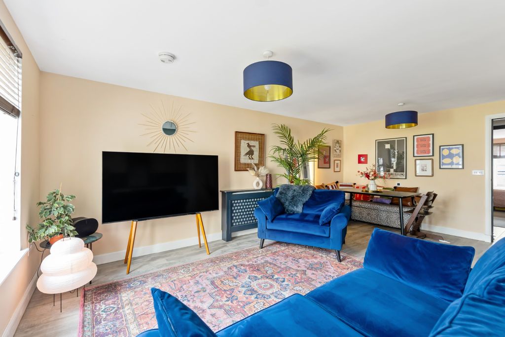 Property photo 3 of 21 5187704