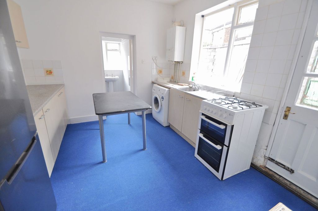 Property photo 3 of 14