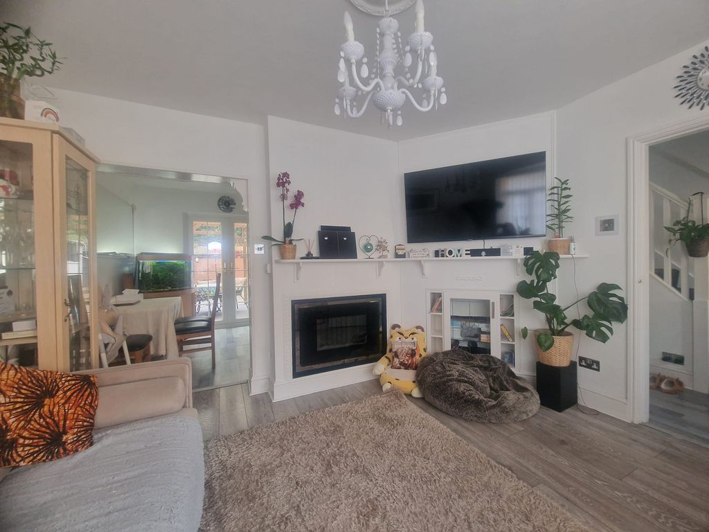 Property photo 3 of 20