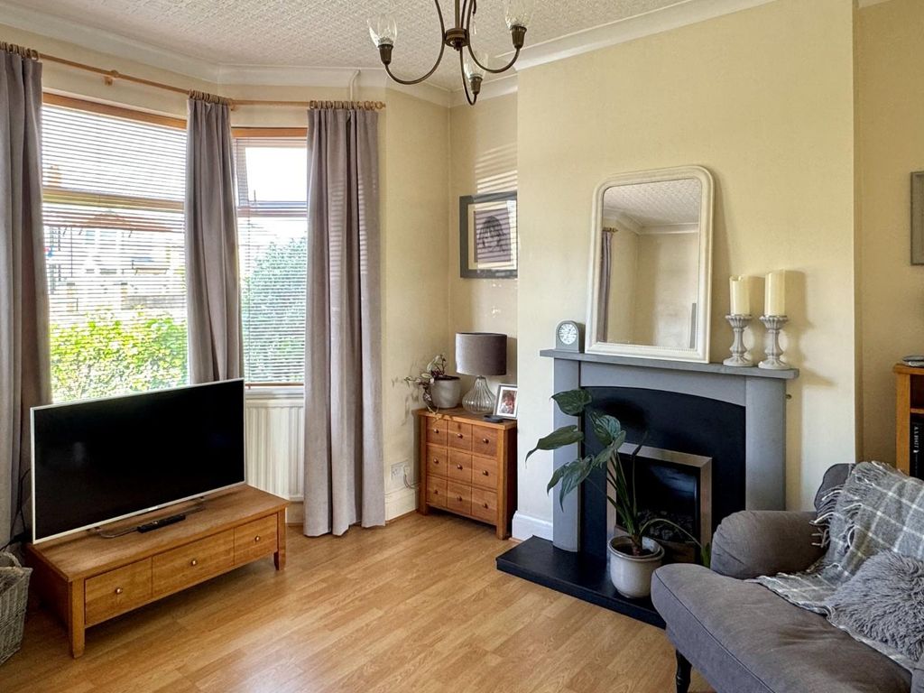 Property photo 2 of 20 Living Room