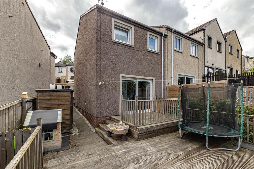 Property photo 1 of 23 17 Leebrae Galashiels 38A.Jpg