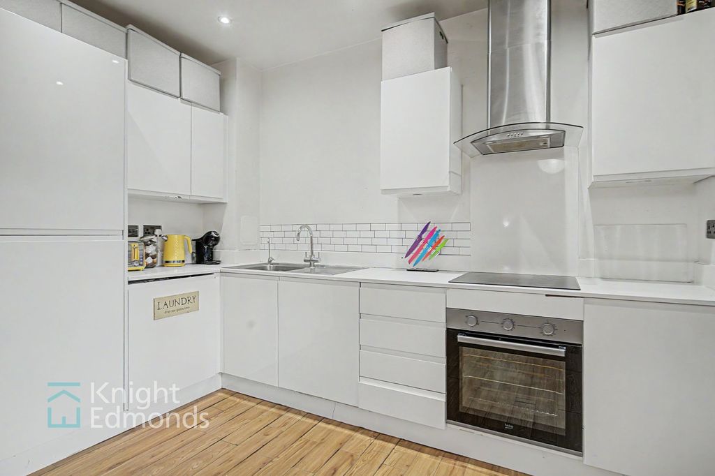 Property photo 3 of 9 Kitchen