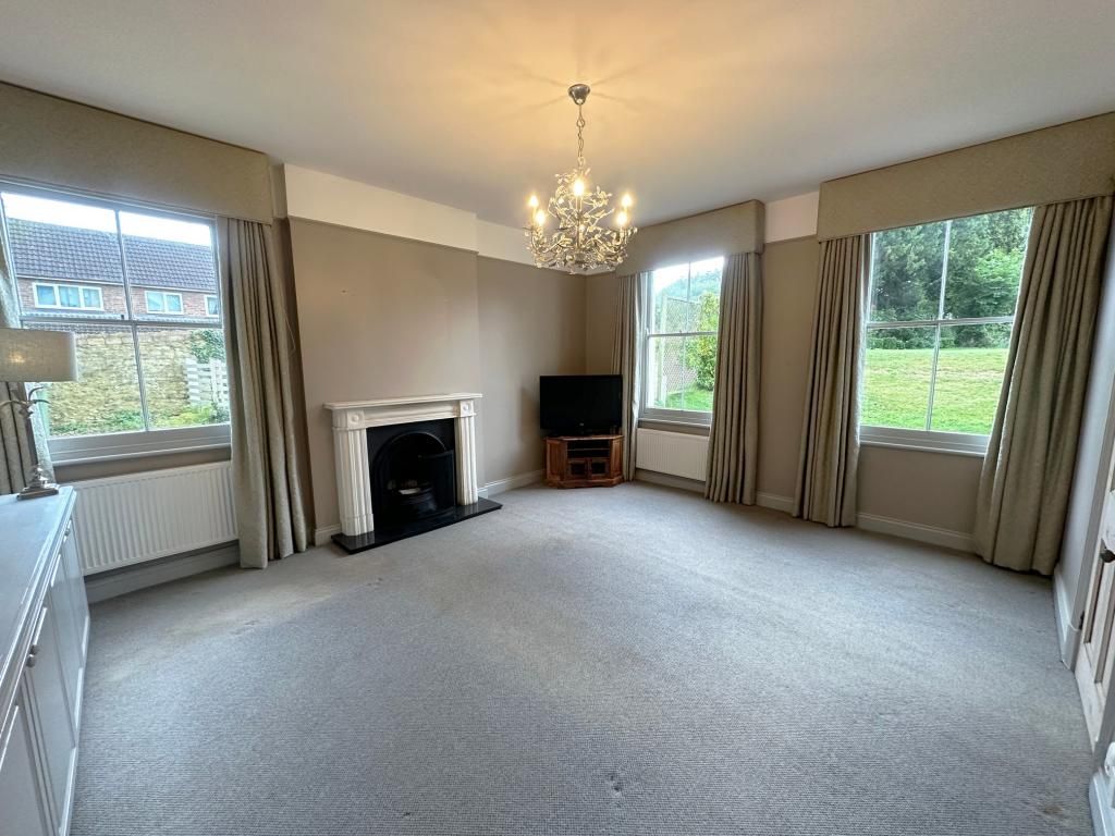 Property photo 2 of 26