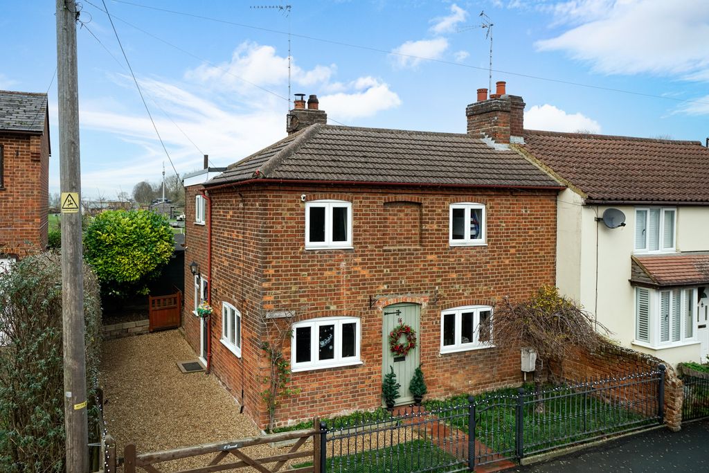 Property photo 1 of 13 56-Aylesbury-Road-