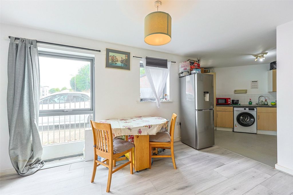 Property photo 2 of 13 Picture No. 11