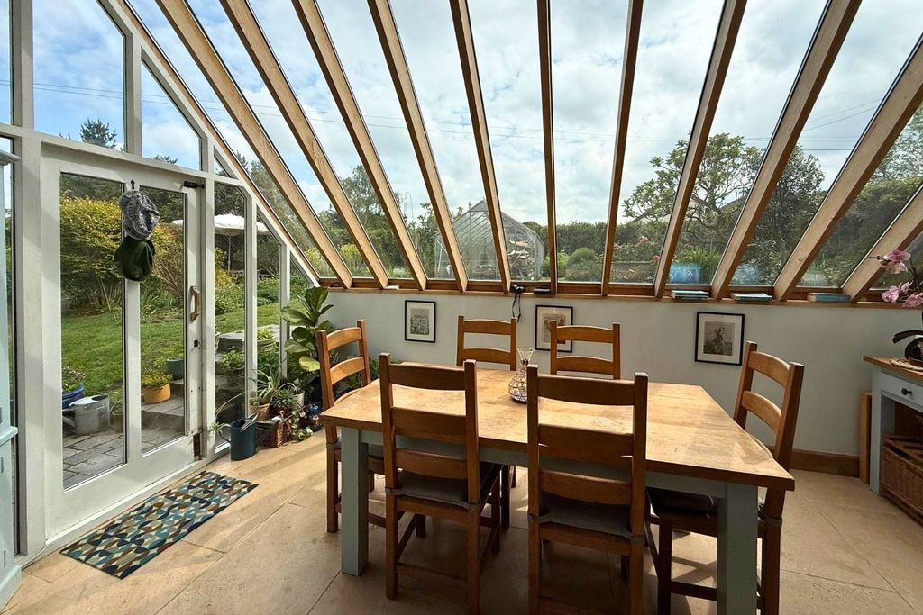 Property photo 3 of 18 Dining Area