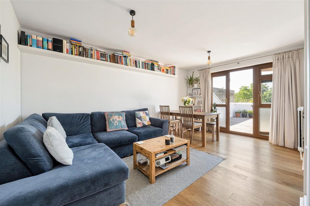 Property photo 1 of 21 Lennox Road, E17