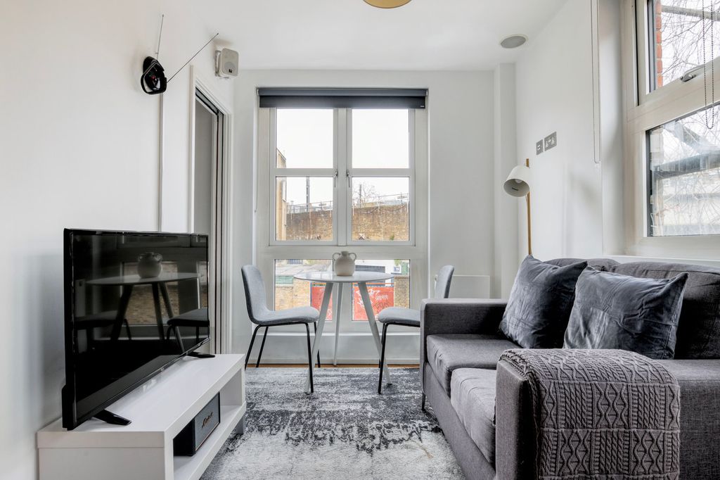 Property photo 1 of 17 Lounge Area