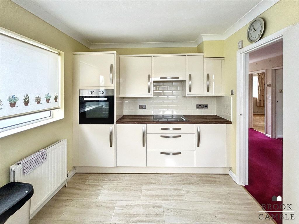 Property photo 2 of 16 01323 438506