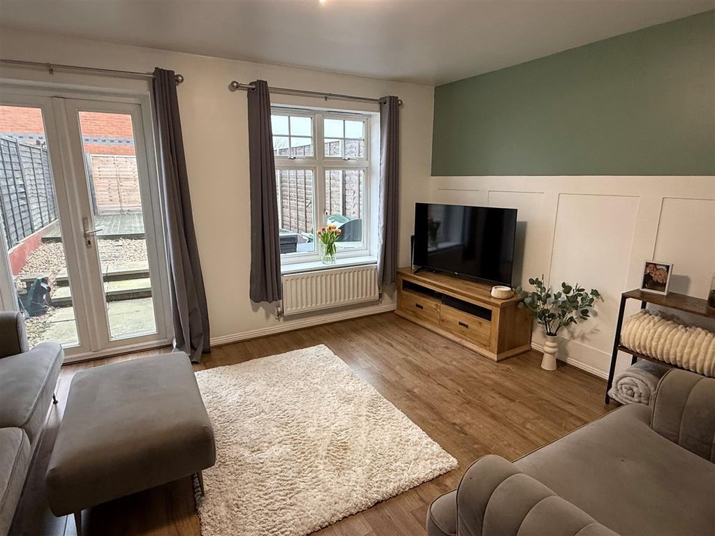 Property photo 3 of 12 Lounge