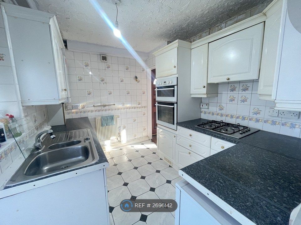 Property photo 3 of 15 Kitchen