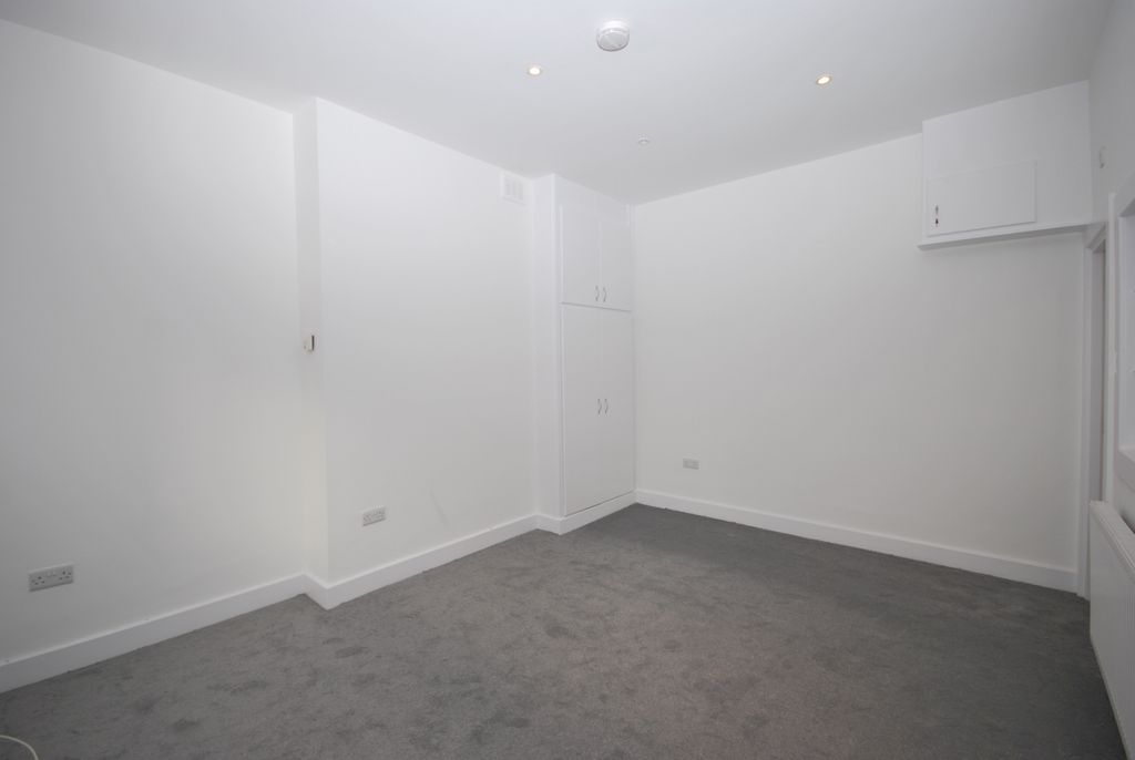 Property photo 2 of 15 Studio
