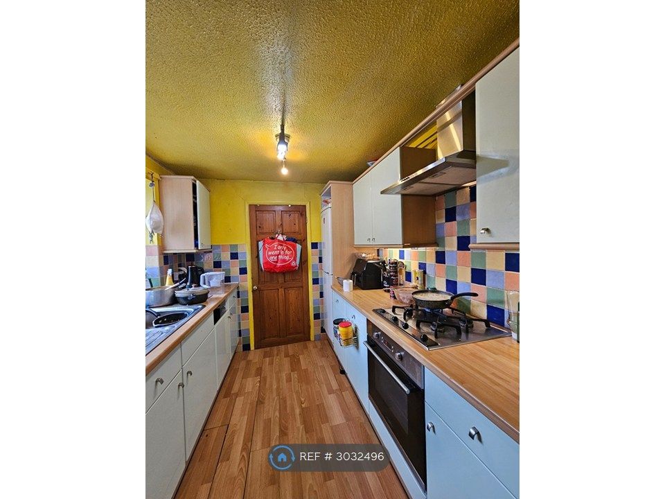Property photo 2 of 5 Kitchen