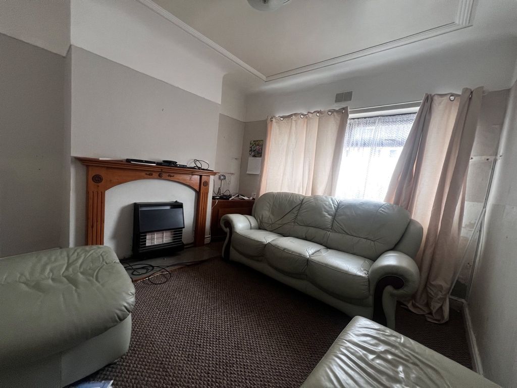Property photo 2 of 14 Lounge