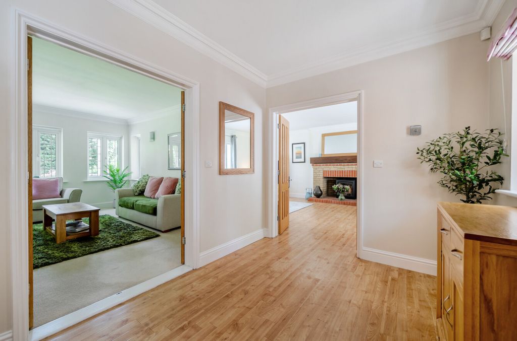 Property photo 3 of 28 1448884-1-69Fb385...
