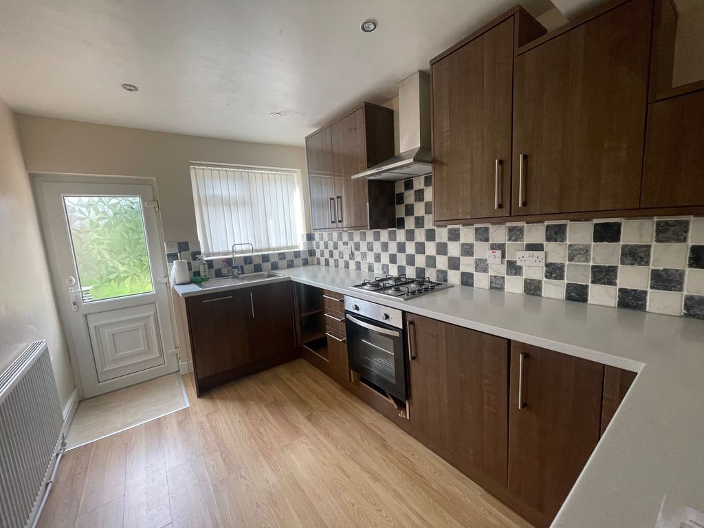 Property photo 3 of 9 Photo 6