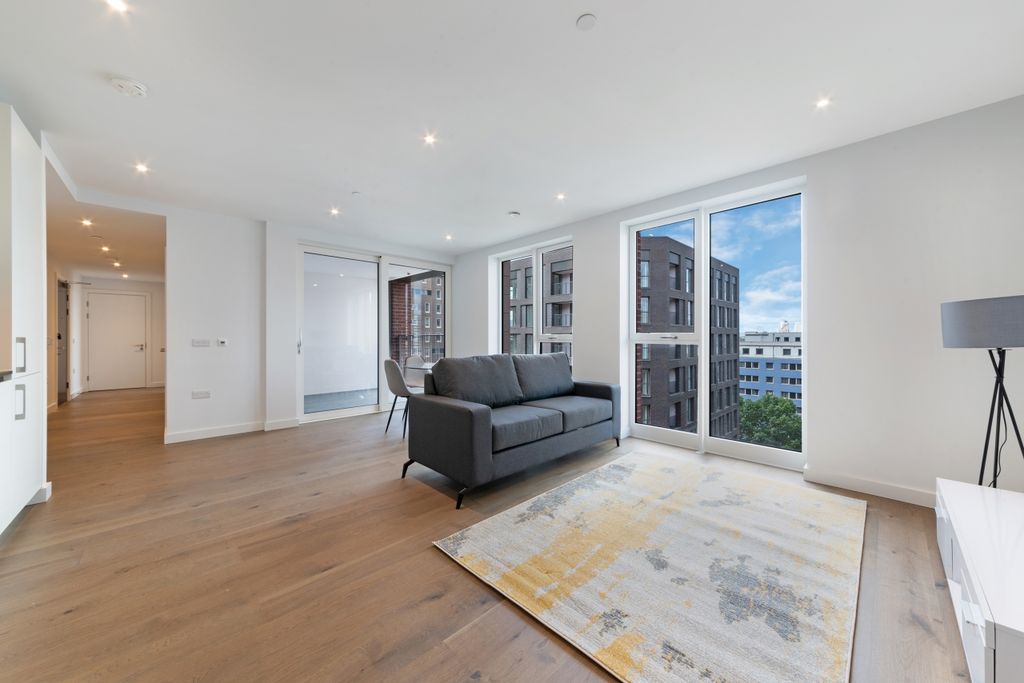 Property photo 1 of 10 Living
